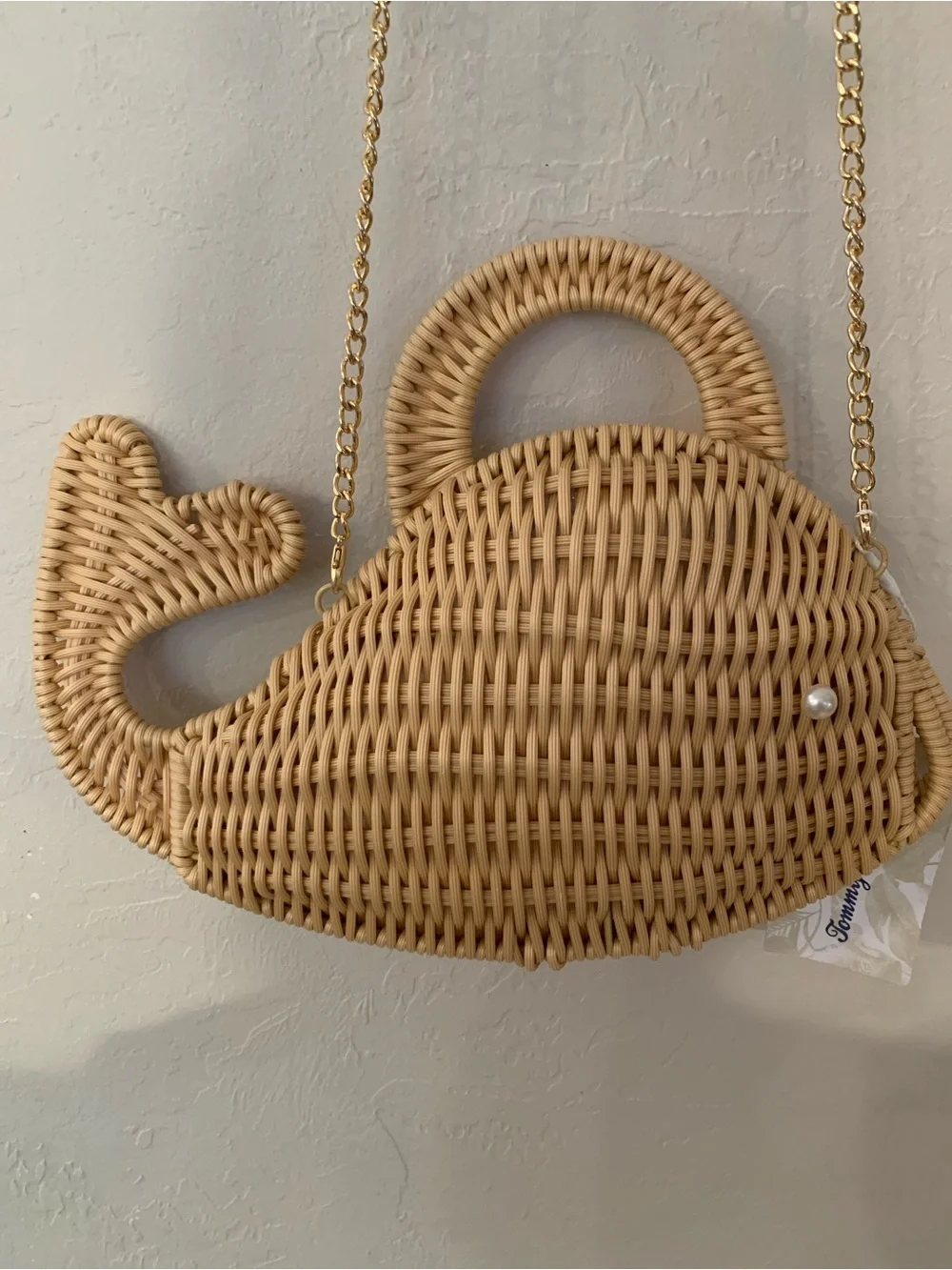 Tommy Bahama Natural Tan Woven Whale Crossbody Bag Gold Chain Magnetic Snap NWT